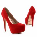 Rode pumps met platform